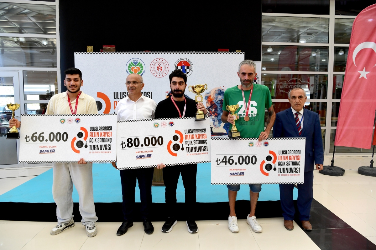 Turnuvada 3 farklı kategoride toplam 80 sporcuya ödül verildi