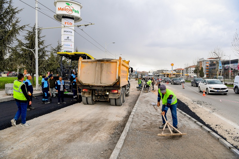Büyükşehir Belediyesi Çevre Yolu Yan Yollarda Asfalt Çalışmasına Başladı