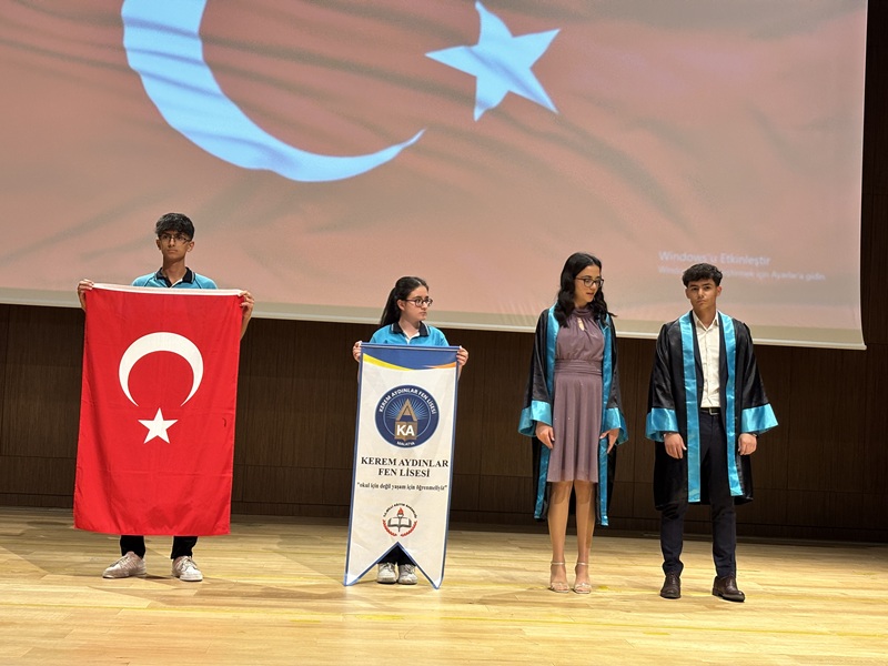 Arapgir Kerem Aydınlar Fen Lisesi'nde Mezuniyet Coşkusu