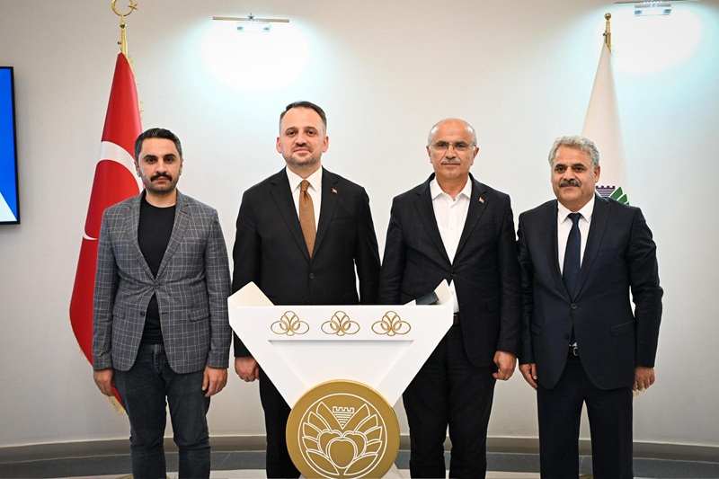 Bakan Yardımcısı Dr. Enes Eminoğlu'ndan Şehir Kütüphanesine Tam Not