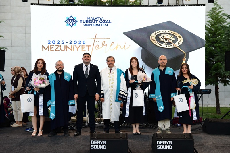 Malatya Turgut Özal Üniversitesinde Mezuniyet Coşkusu