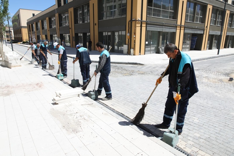 Battalgazi Belediyesinden Akpinar Çarşısında Temizlik Çalışması