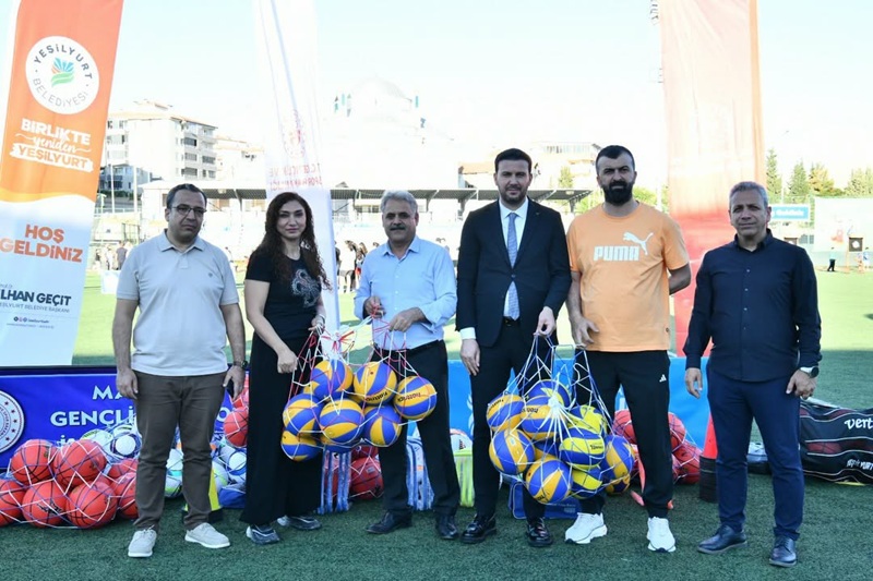 Yeşilyurt'ta Yaz Spor Okulları ve Spor Akademisi Coşkuyla Açıldı