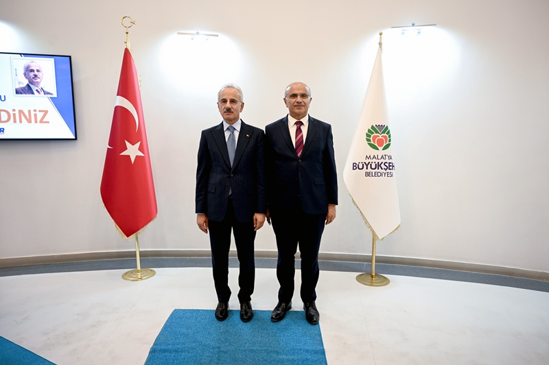 Bakan Abdulkadir Uraloğlu'ndan Büyükşehir Belediyesi’ne Ziyaret 