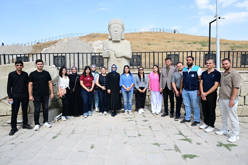 Battalgazi Belediyesinden Üniversitelilere Tarih Ve Kültür Gezisi