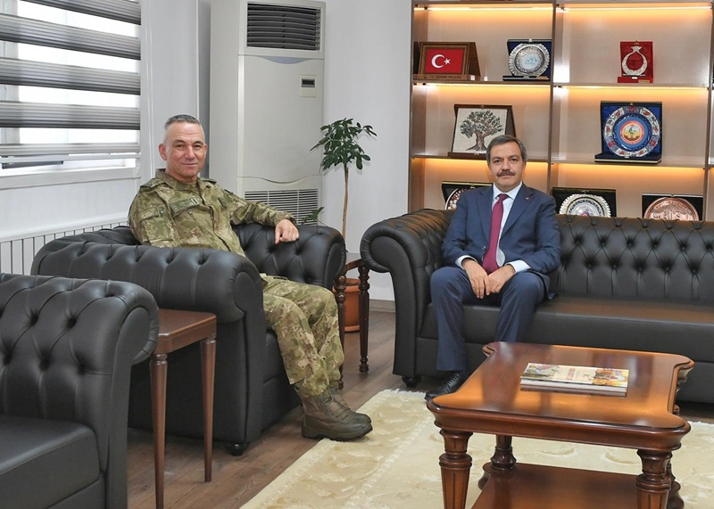 Rektör Bentli’den 2. Ordu Komutanı Yaralı’ya Tebrik Ziyareti