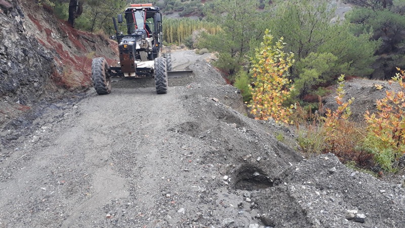Büyükşehir Ekipleri Kırsal Yollarda Gece Gündüz Sahada